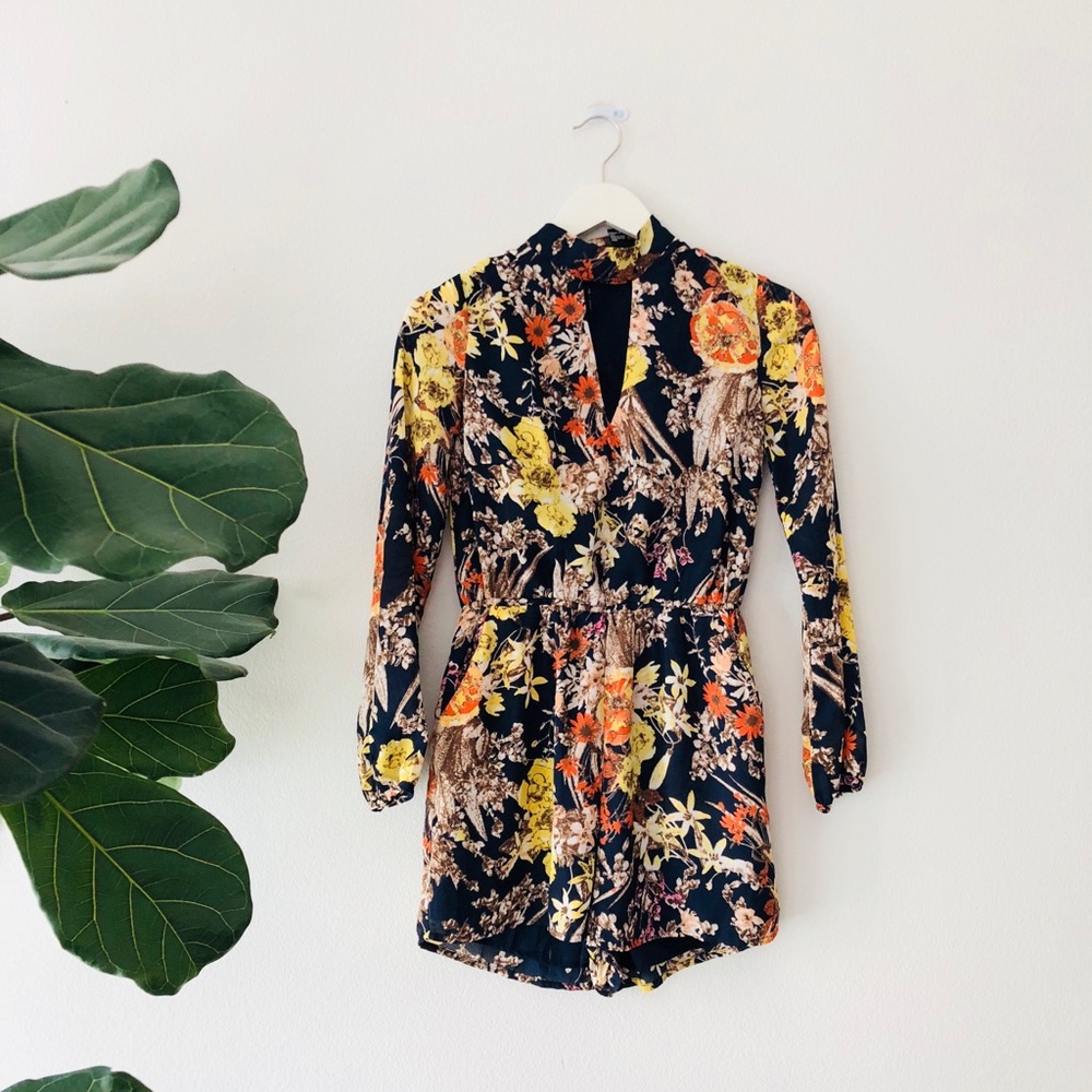 Floral long sleeve romper w/ v-neck opening